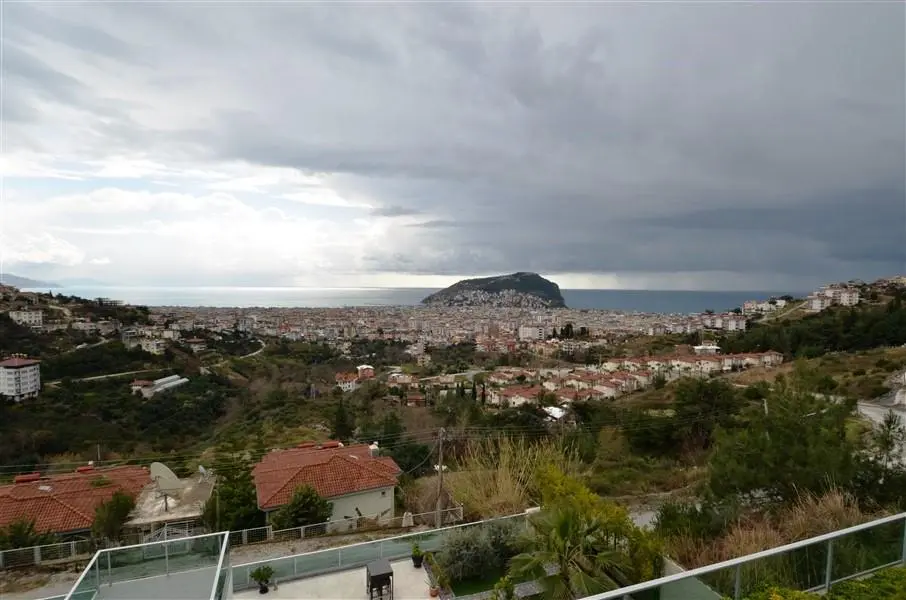 VILLA WITH STUNNING VIEW IN ALANYA