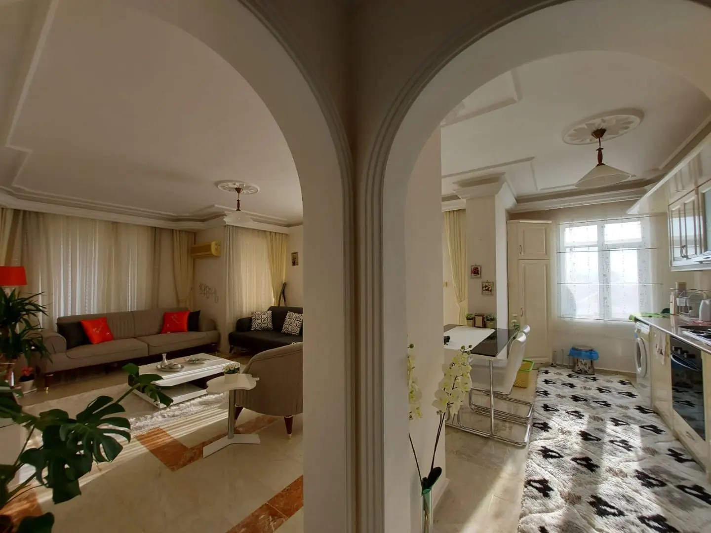 3+1 FULLY FURNISHED SPACIOUS FLAT IN MAHMUTLAR - ONLY 50 M TO THE SEA