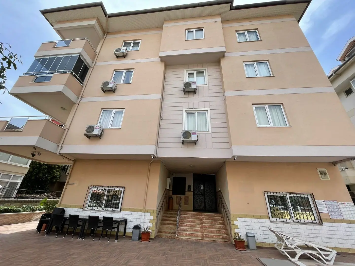 2+1 FURNISHED FLAT IN ALANYA CENTER - ONLY 250 M TO THE SEA