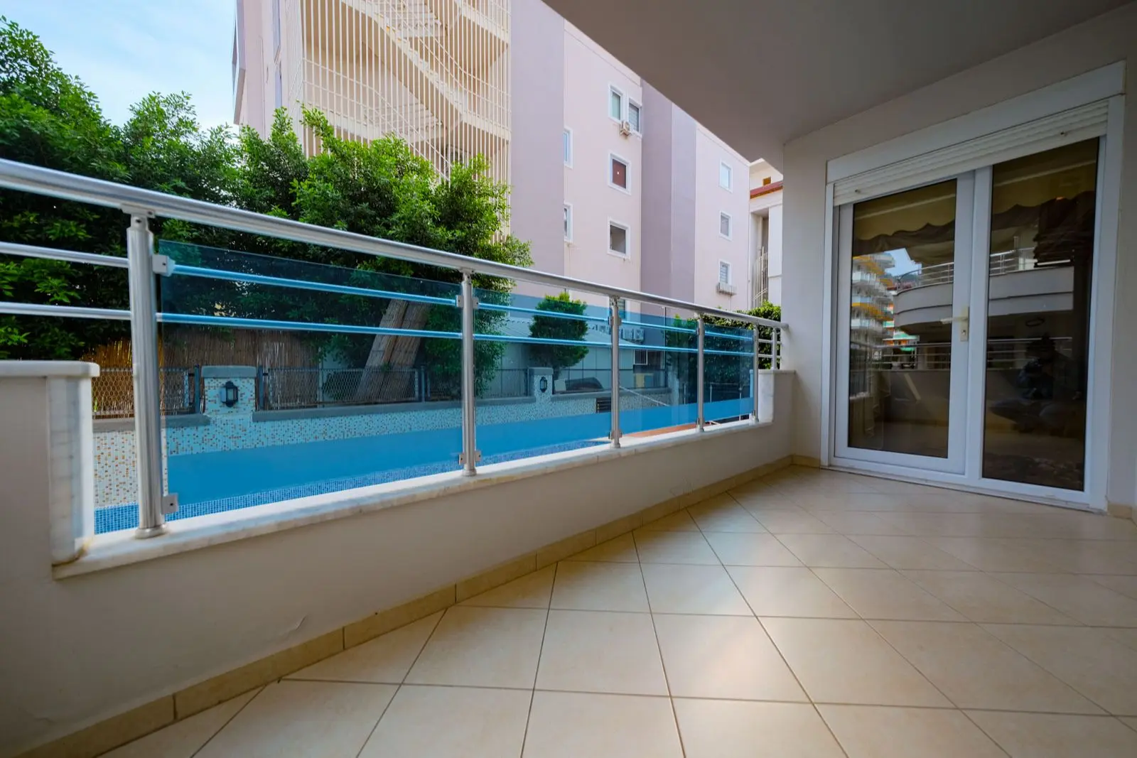 LARGE 2+1 FLAT ON CLEOPATRA BEACH LINE / PERFECT LOCATION !