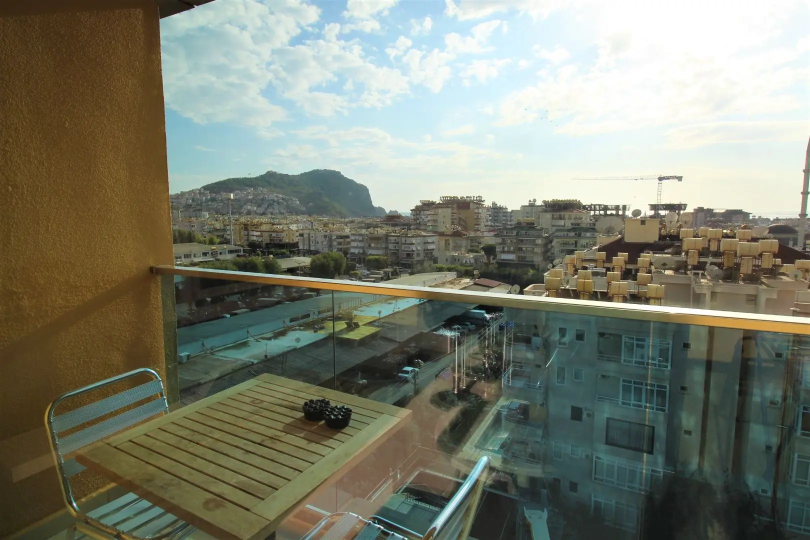 FURNISHED 1+1 FLAT WITH PERFECT LOCATION IN ALANYA
