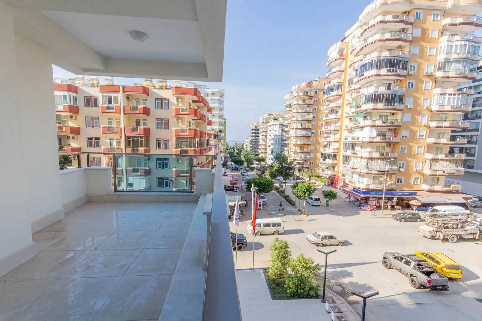 LUXURIOUS FURNISHED 2+1 FLAT IN A LUXURIOUS COMPLEX IN MAHMUTLAR