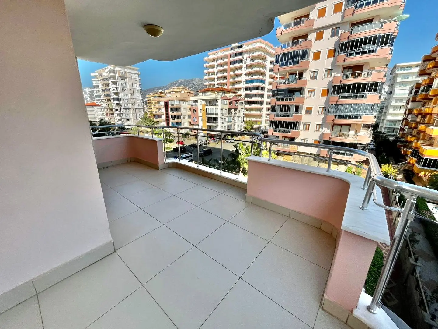 2+1 FURNISHED FLAT IN ALANYA MAHMUTLAR, ONLY 150 M AWAY FROM THE SEA