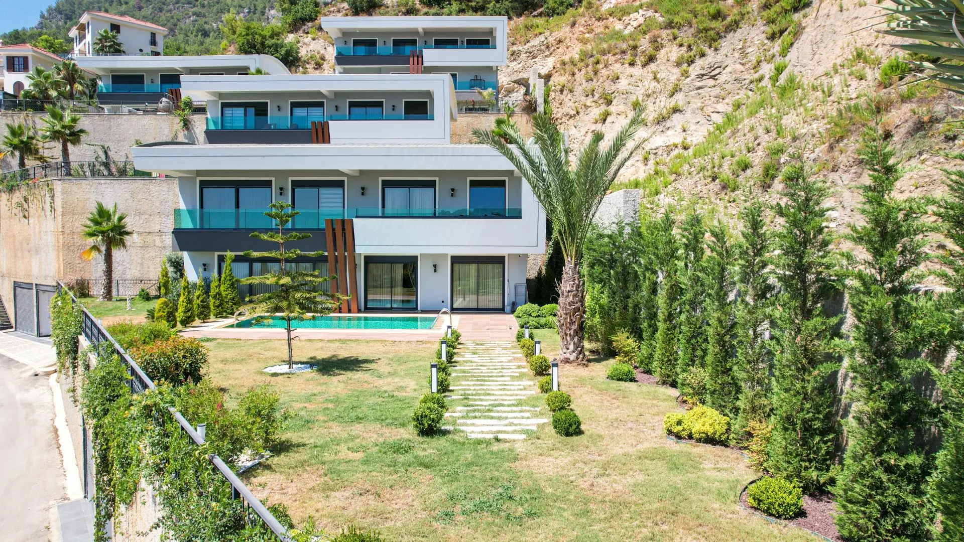 LUXURIOUS VILLA WITH EXCELLENT VIEW IN ALANYA BEKTAŞ