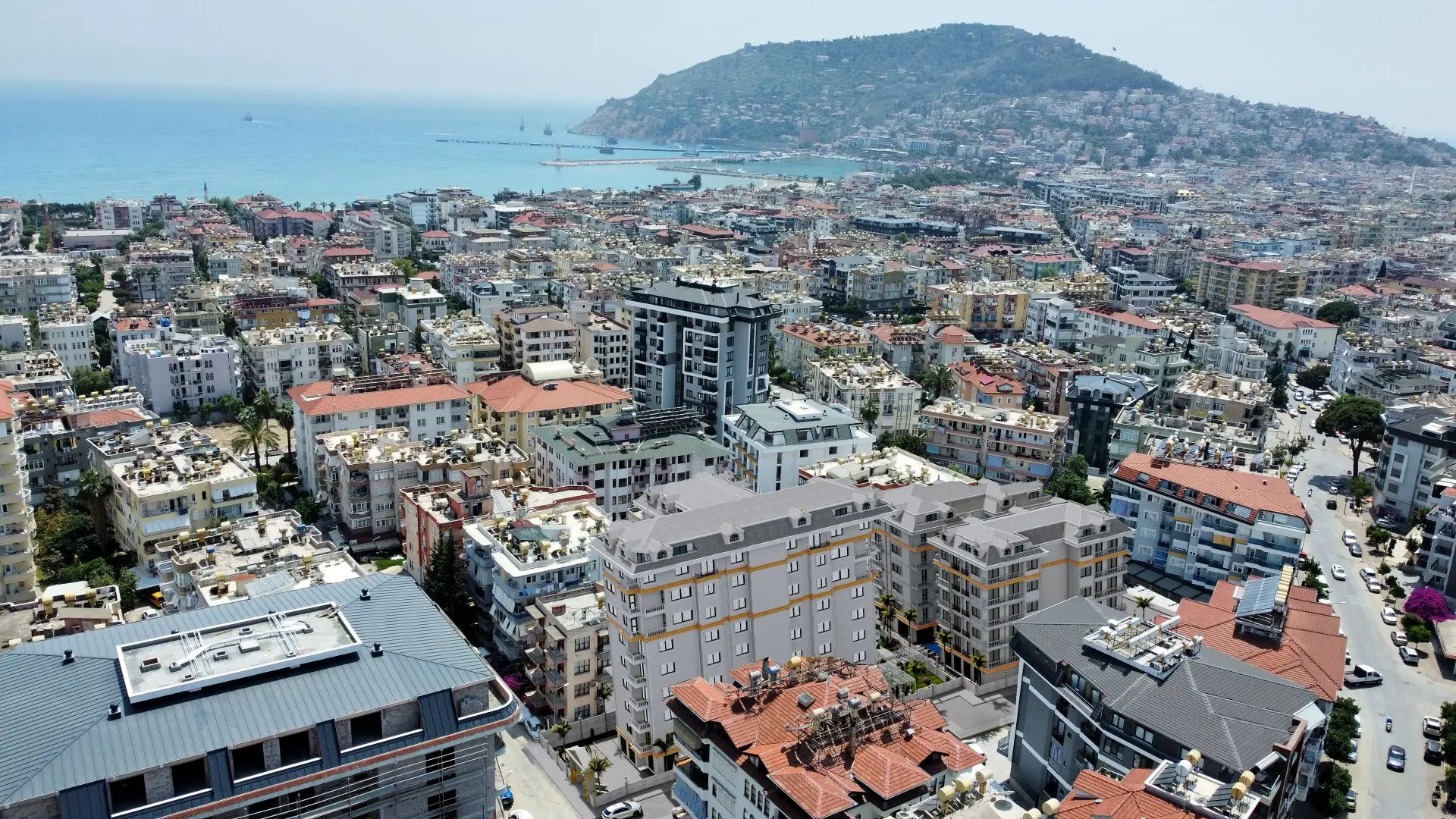 1+1 FLAT FROM A HOUSING PROJECT IN A PERFECT LOCATION IN ALANYA