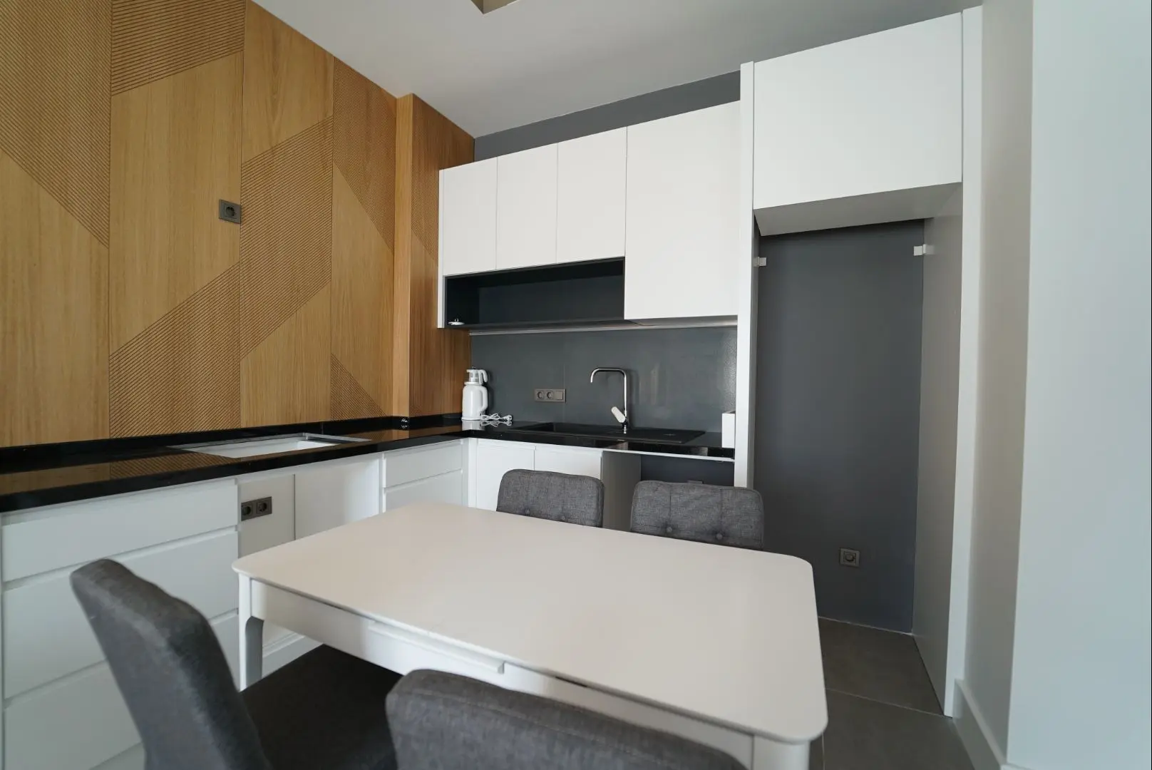 NEW AND FURNISHED 1+1 FLAT IN A WONDERFUL LOCATION IN DAMLATAŞ
