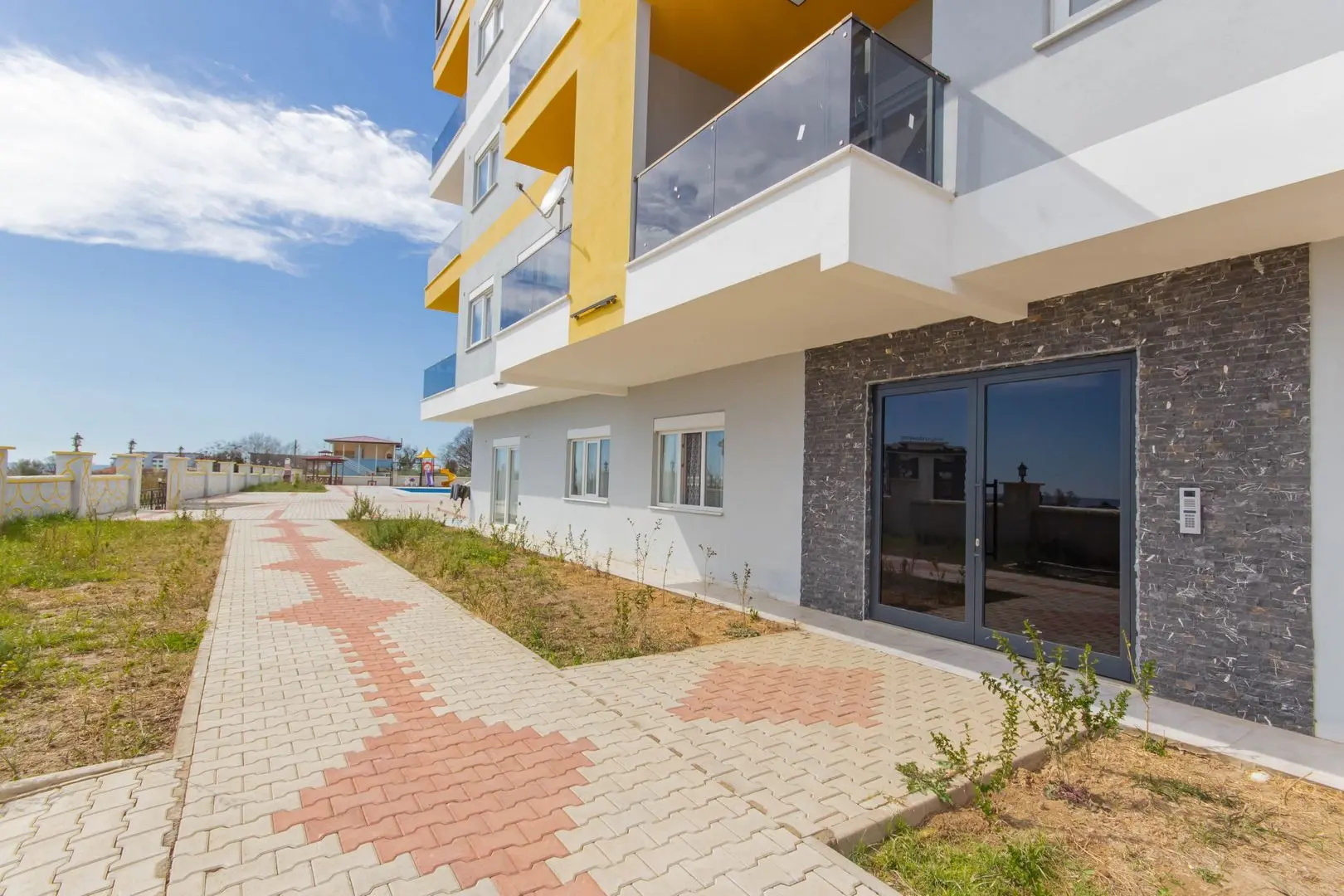2+1 APARTMENT WITH SEA VIEW AND LUXURIOUS FURNITURE IN DEMIRTAS