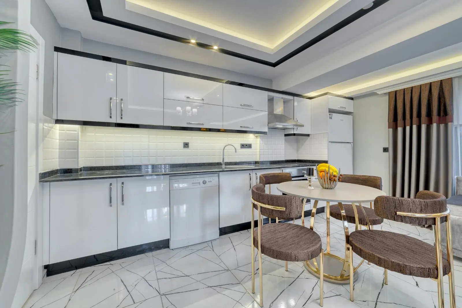 FULLY FURNISHED ULTRA LUXURY 2+1 APARTMENT IN THE CENTER OF ALANYA