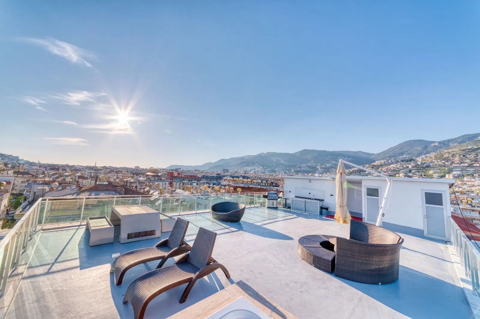 FULLY FURNISHED ULTRA LUXURY 2+1 APARTMENT IN THE CENTER OF ALANYA