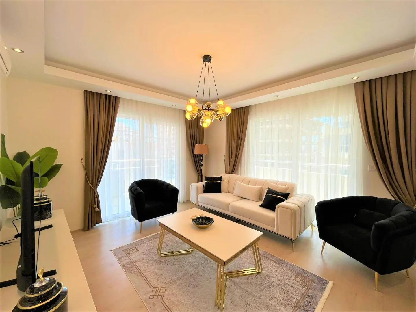 LUXURIOUS FURNISHED 2+1 FLAT IN  MAHMUTLAR - ONLY 200 M TO THE SEA