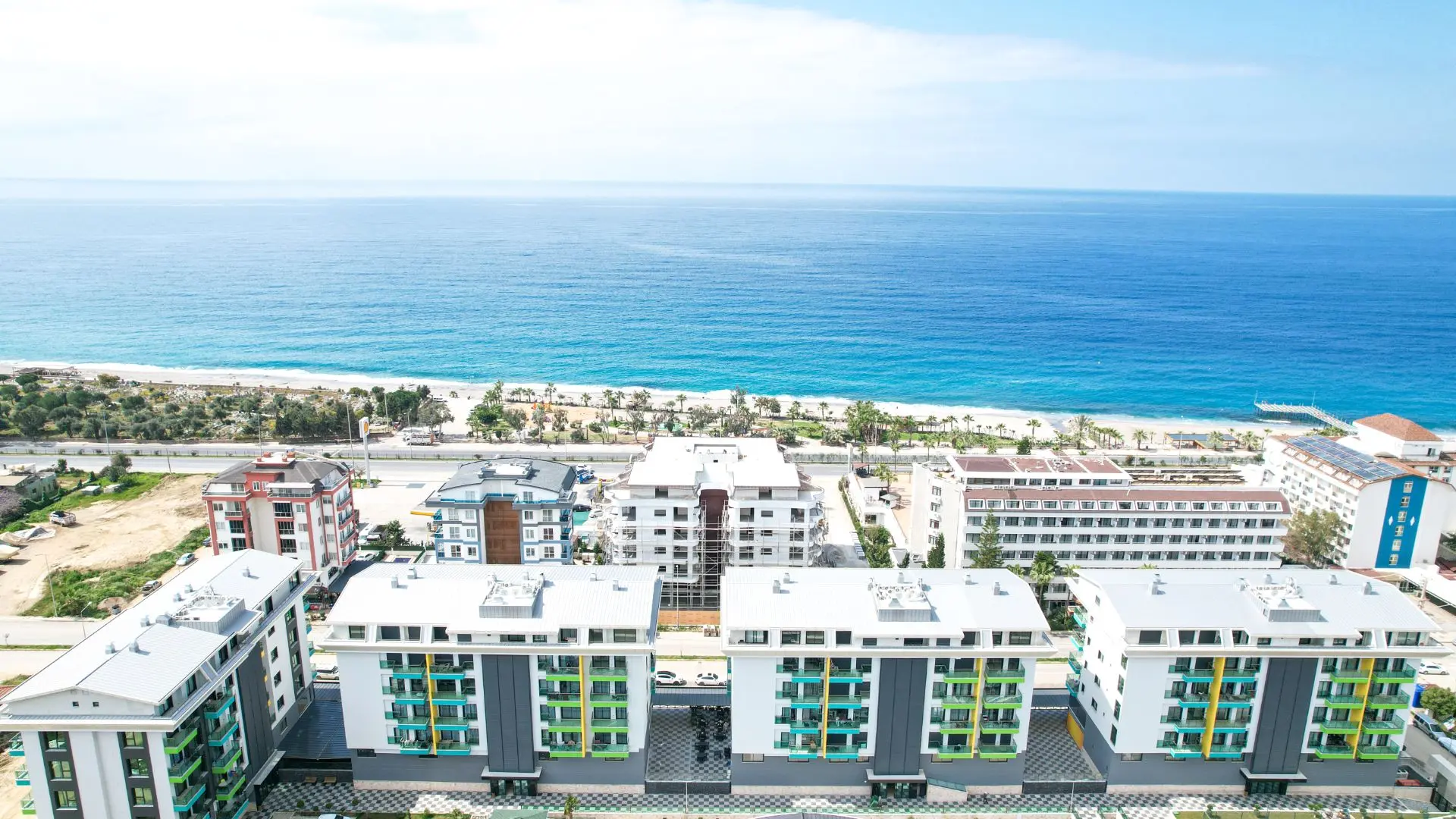 2+1 FLAT IN KARGICAK, ONLY 100 M TO THE SEA - FULL ACTIVITY