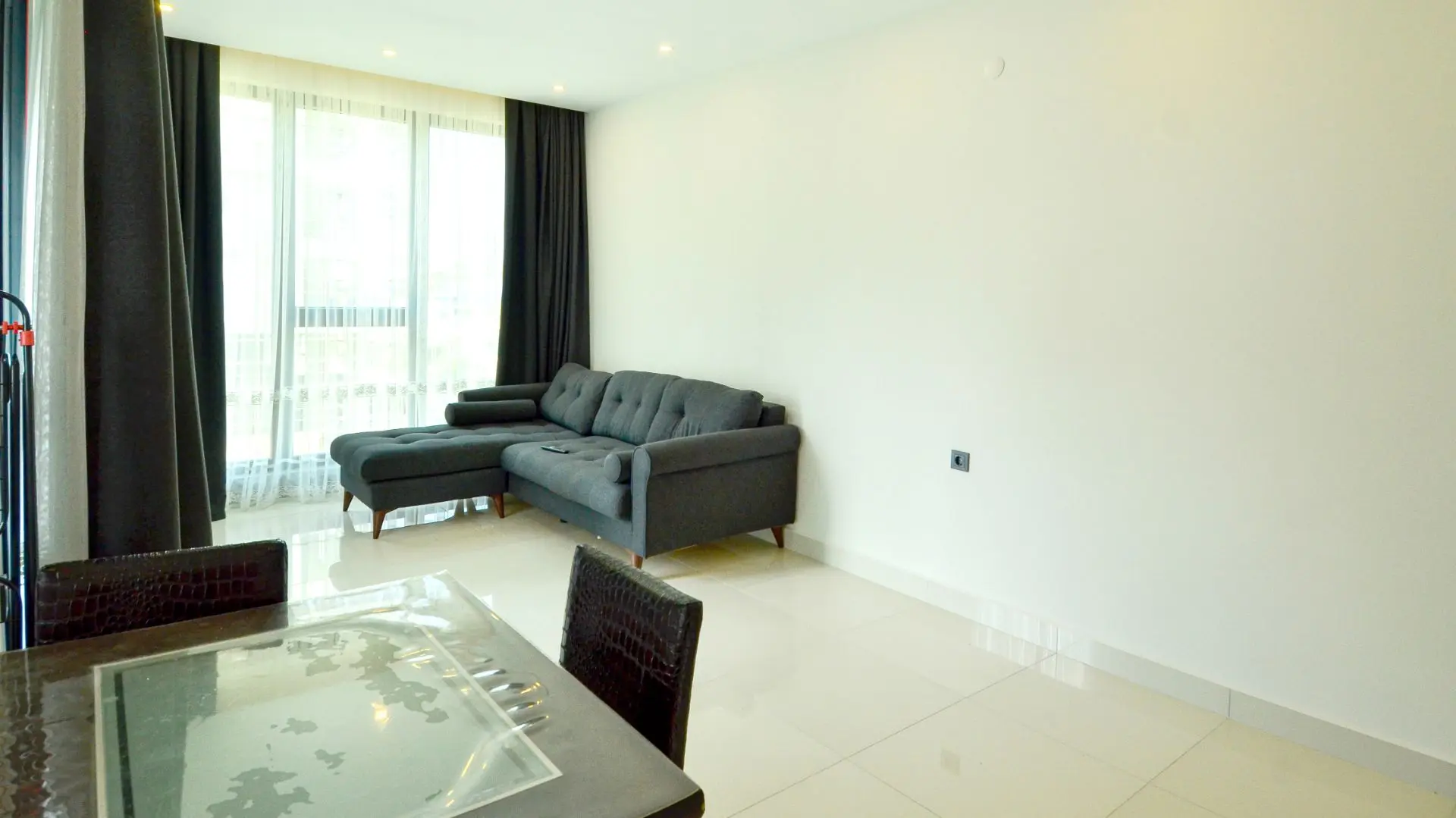 2+1 FLAT IN KARGICAK, ONLY 100 M TO THE SEA - FULL ACTIVITY