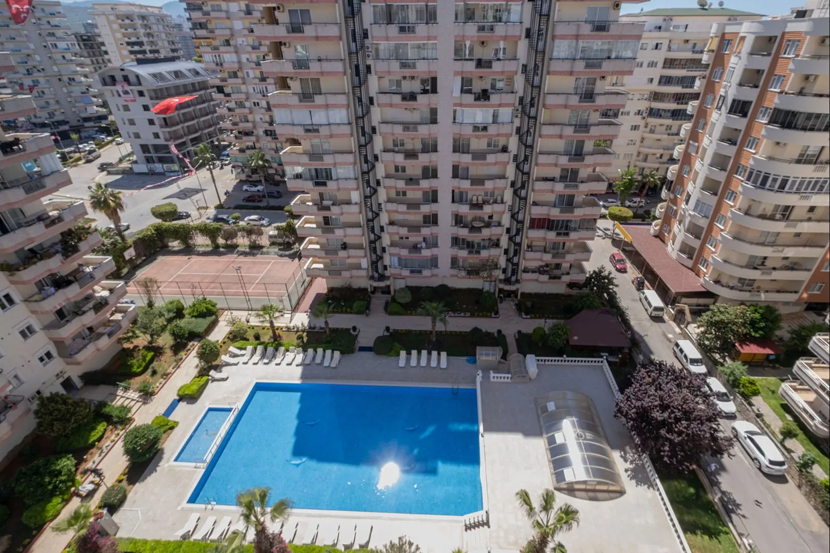 2+1 FURNISHED APARTMENT IN A LARGE COMPLEX IN MAHMUTLAR