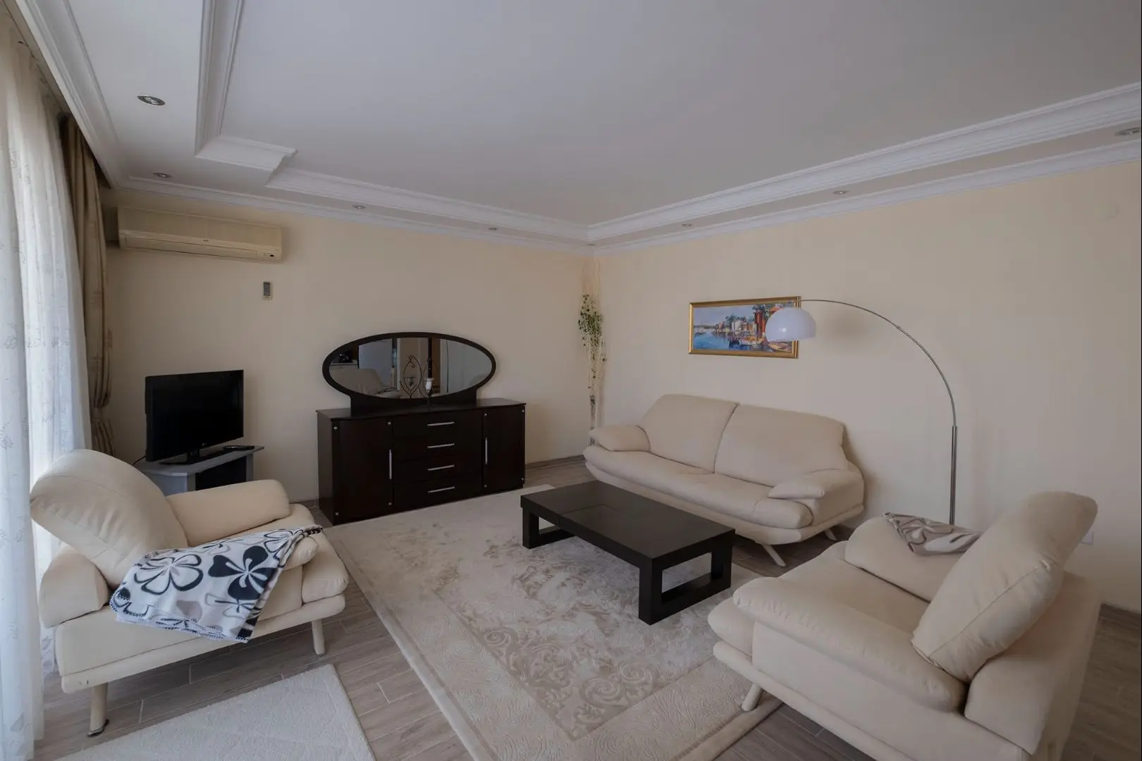 2+1 FURNISHED APARTMENT IN A LARGE COMPLEX IN MAHMUTLAR