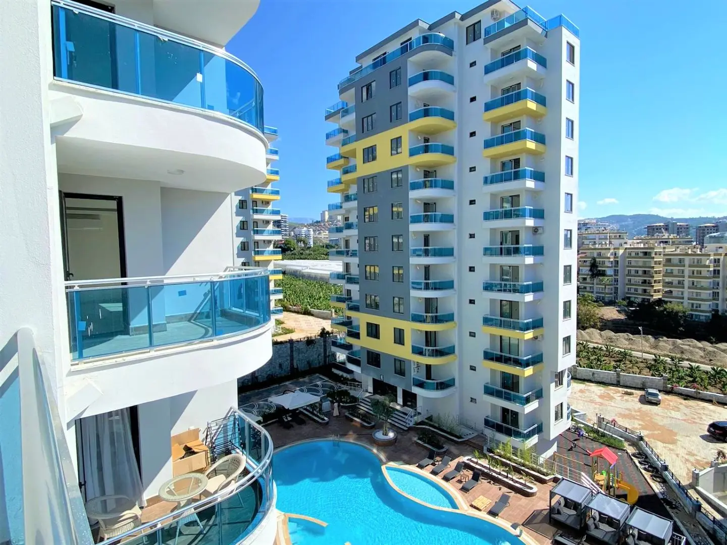 1+1 FLAT IN A NEW AND FULL ACTIVITY COMPLEX IN MAHMUTLAR