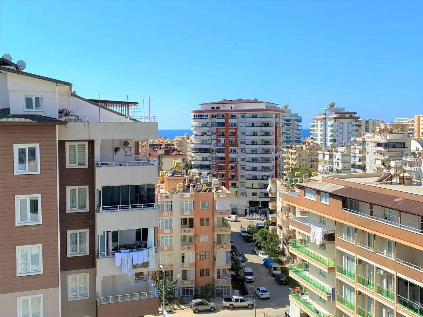 1+1 FLAT IN A NEW AND FULL ACTIVITY COMPLEX IN MAHMUTLAR