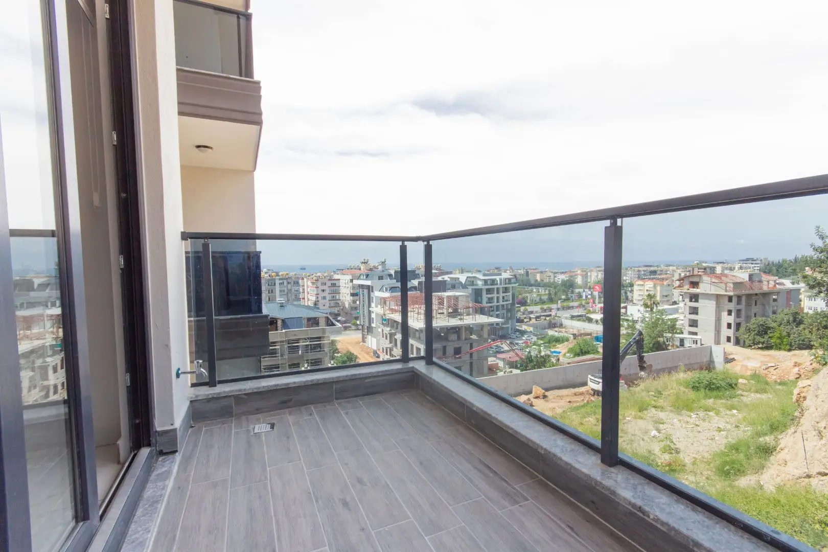 FURNISHED APARTMENT 1+1 WITH SEA VIEW IN THE CENTER OF ALANYA