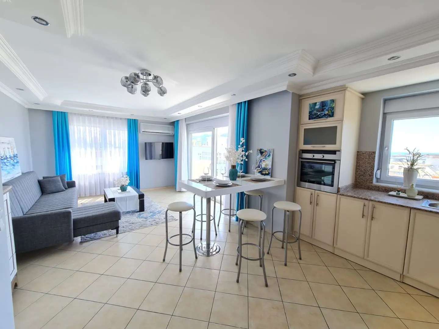 SPACIOUS 2+1 FLAT WITH SEA VIEW IN CENTER OF ALANYA