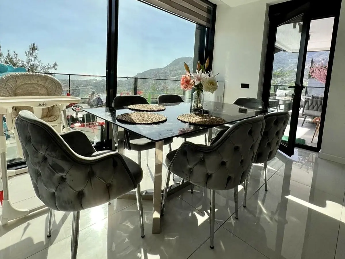 CASTLE AND SEA VIEW IN ALANYA CENTER GARDEN DUPLEX 4+1 FLAT