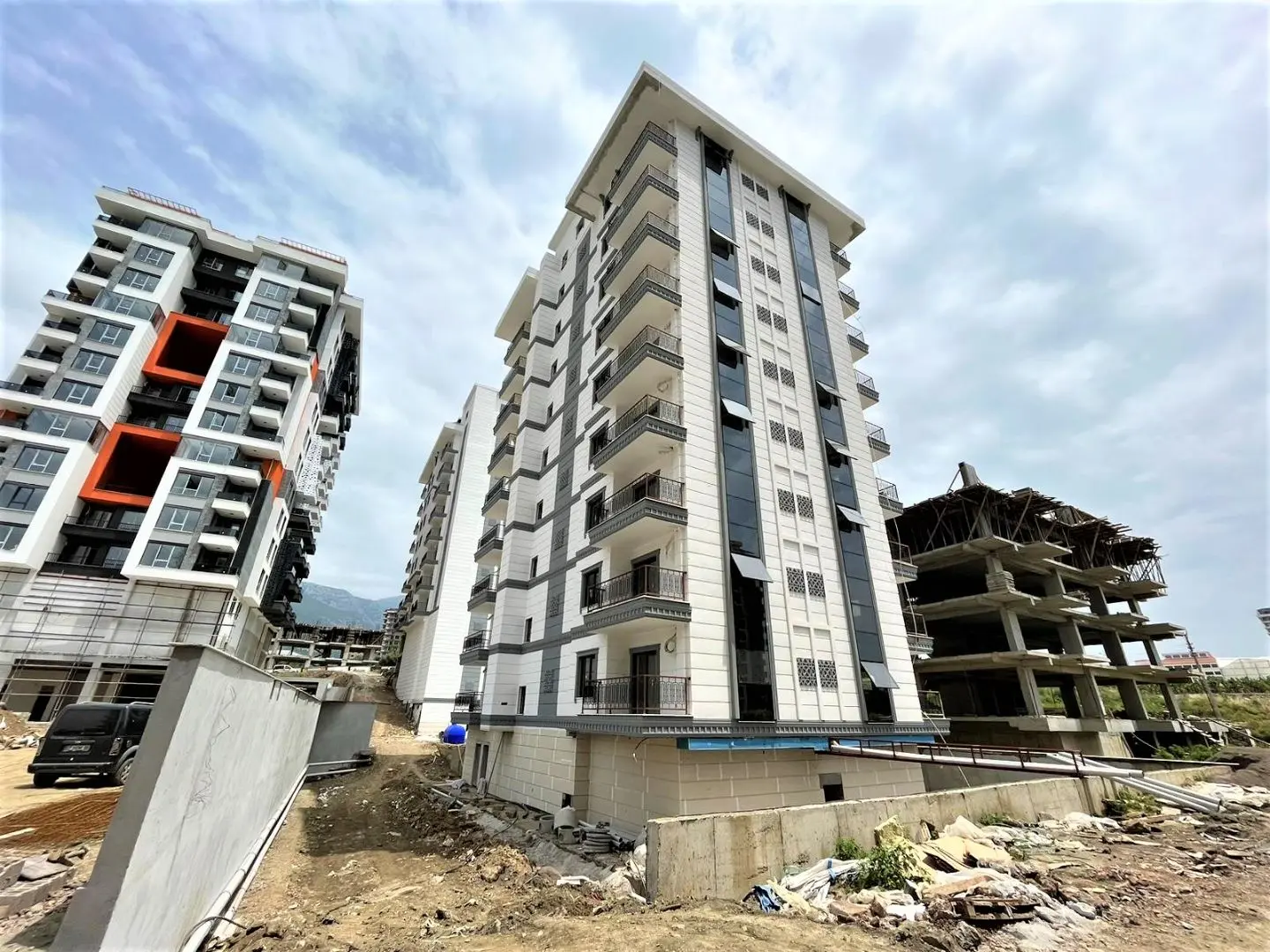 3+1 DUPLEX FLAT IN A NEW AND FULLY ACTIVITY COMPLEX IN MAHMUTLAR