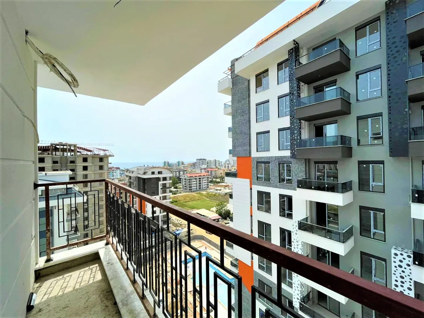 3+1 DUPLEX FLAT IN A NEW AND FULLY ACTIVITY COMPLEX IN MAHMUTLAR
