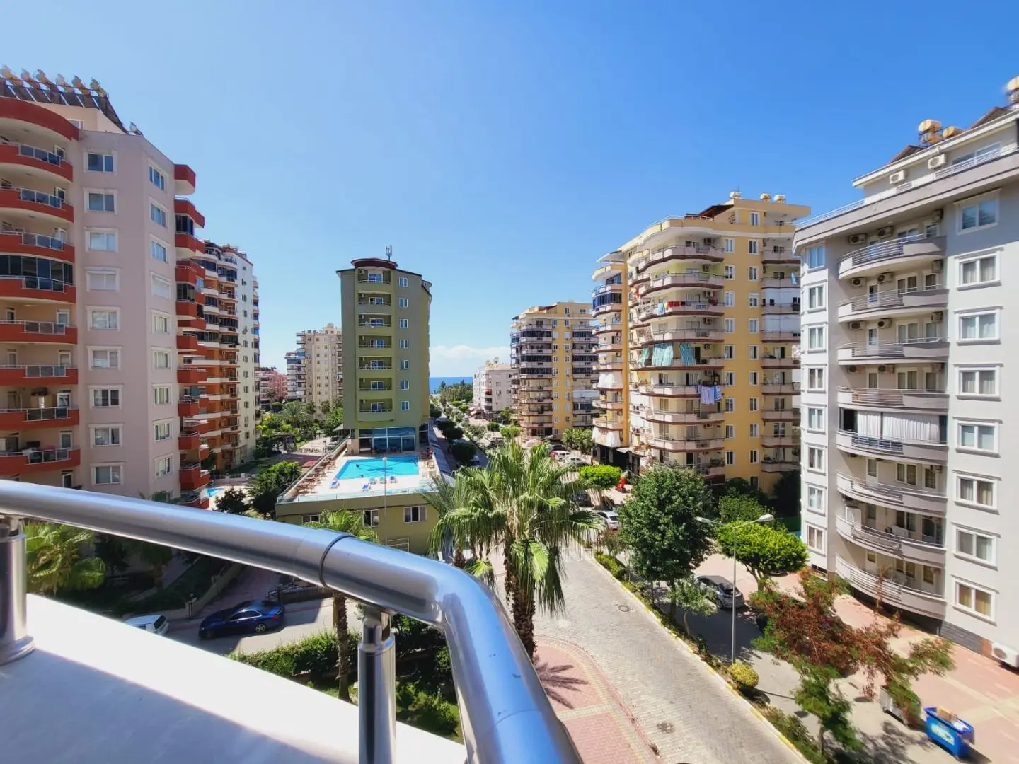 FULLY FURNISHED 2+1 FLAT IN MAHMUTLAR, ONLY 150 M TO THE SEA
