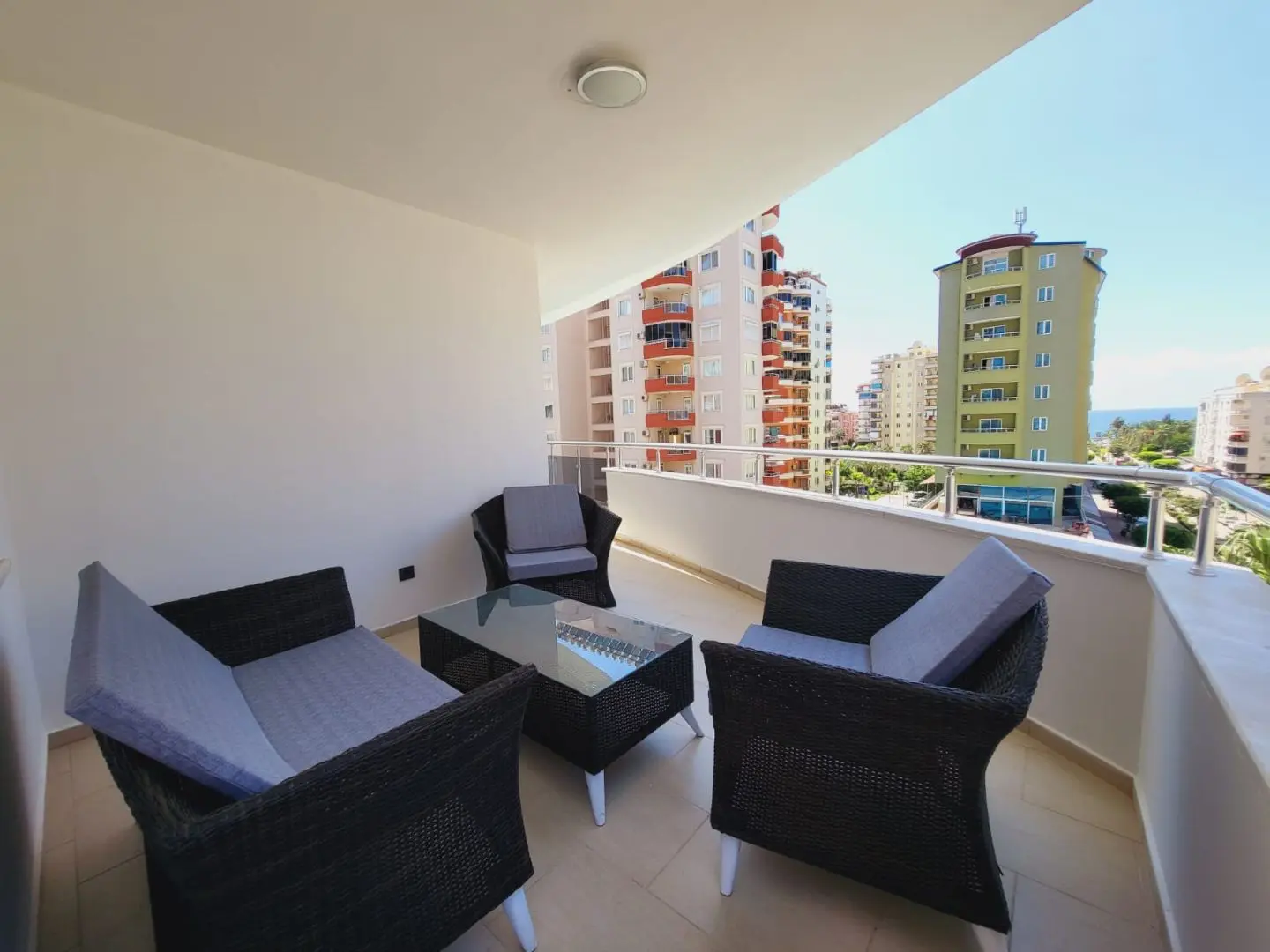FULLY FURNISHED 2+1 FLAT IN MAHMUTLAR, ONLY 150 M TO THE SEA