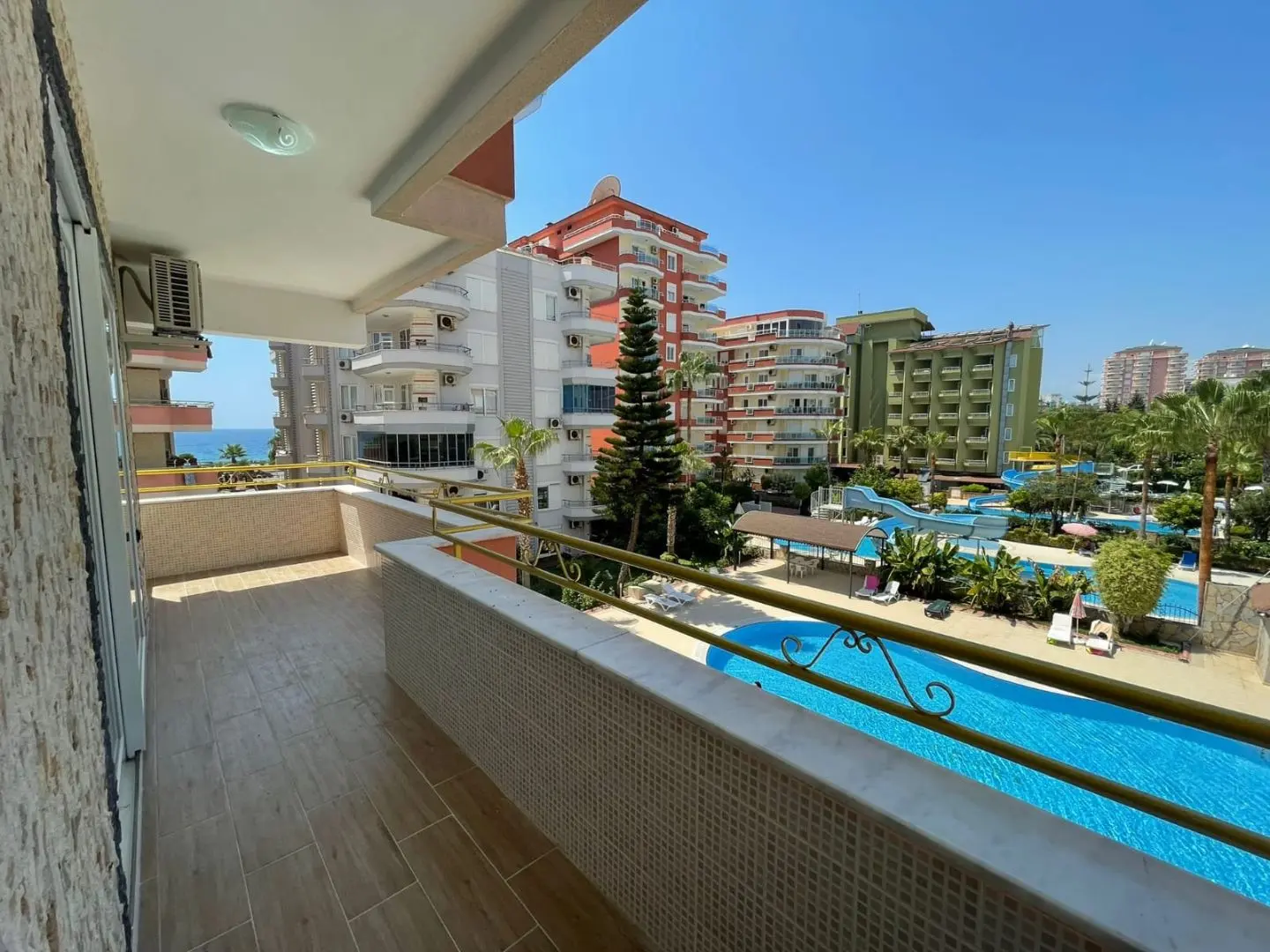 LUXURIOUS 3+1 FLAT ONLY 50 M TO THE SEA IN MAHMUTLAR
