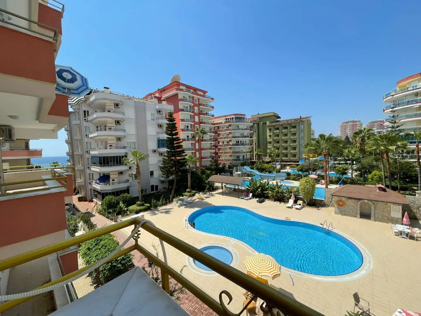 LUXURIOUS 3+1 FLAT ONLY 50 M TO THE SEA IN MAHMUTLAR
