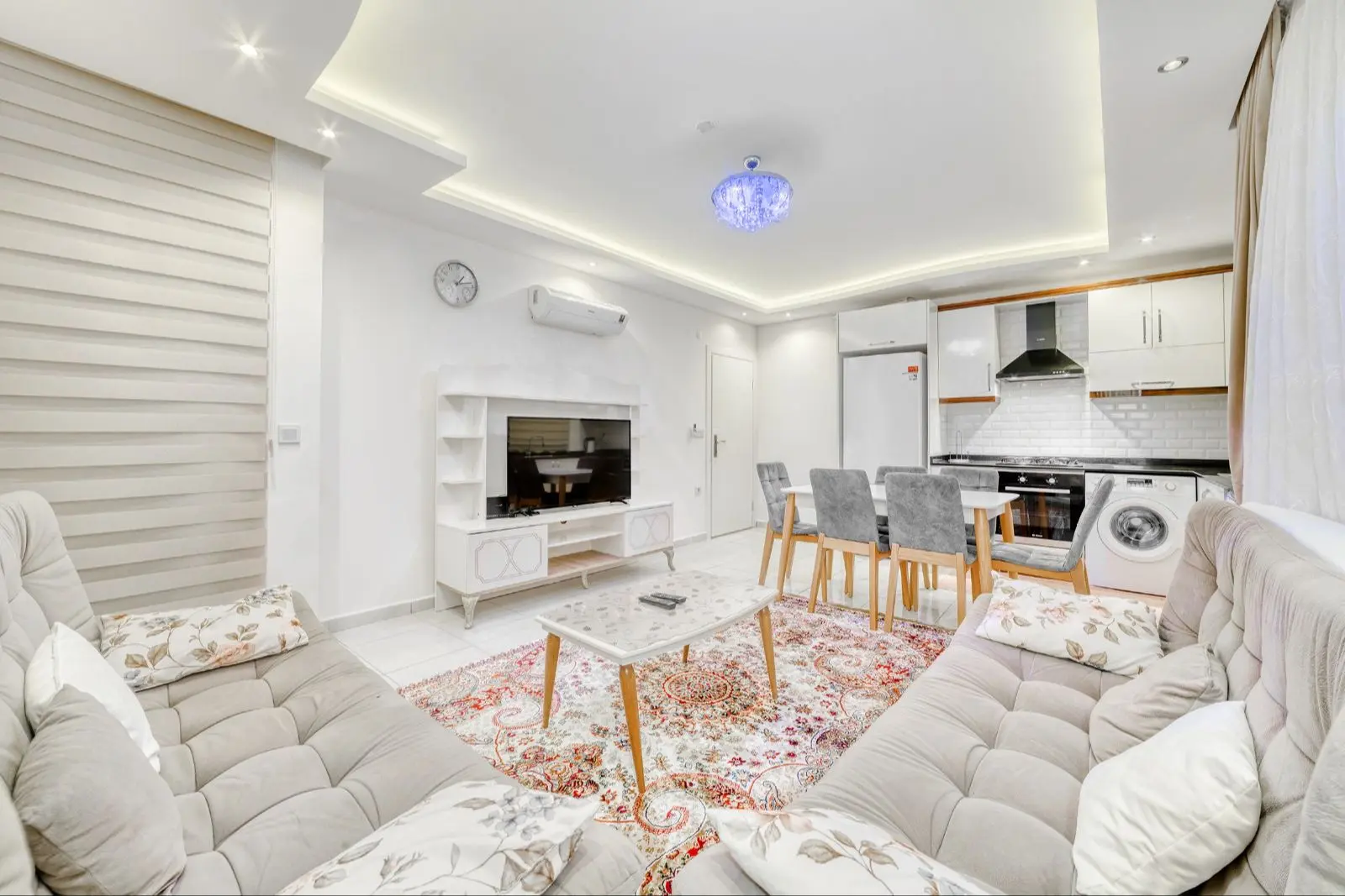 SPACIOUS 2+1 FLAT IN MAHMUTLAR, ONLY 250 M TO THE SEA