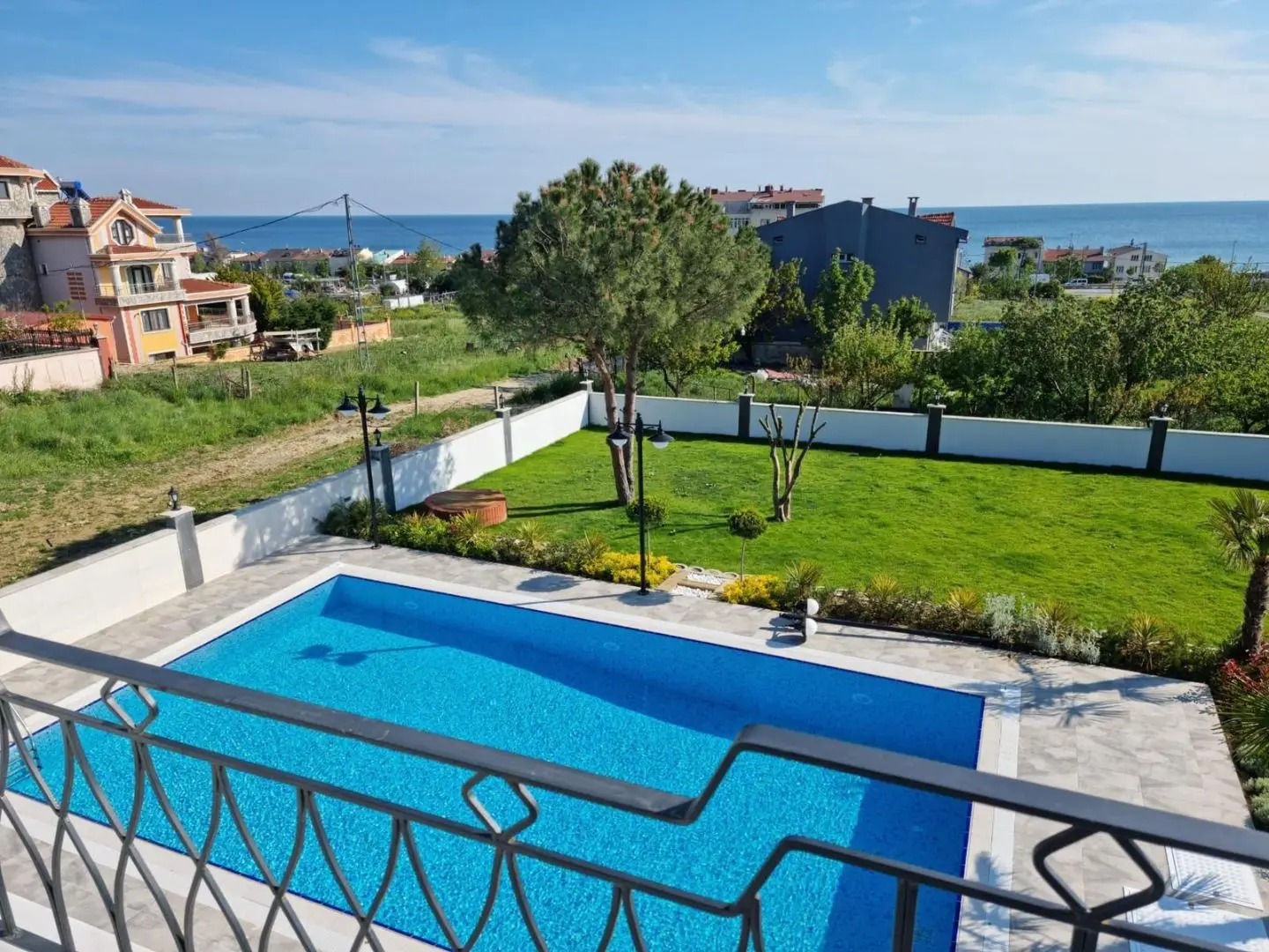 DETACHED VILLA WITH SEA VIEW IN ISTANBUL