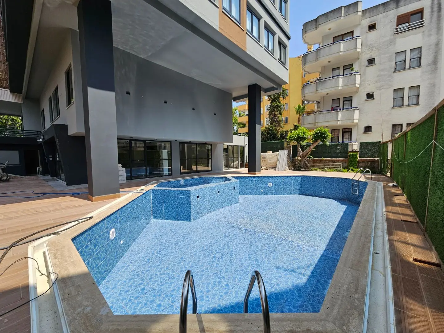 NEW AND FURNISHED 1+1 APARTMENT IN THE CENTER OF ALANYA