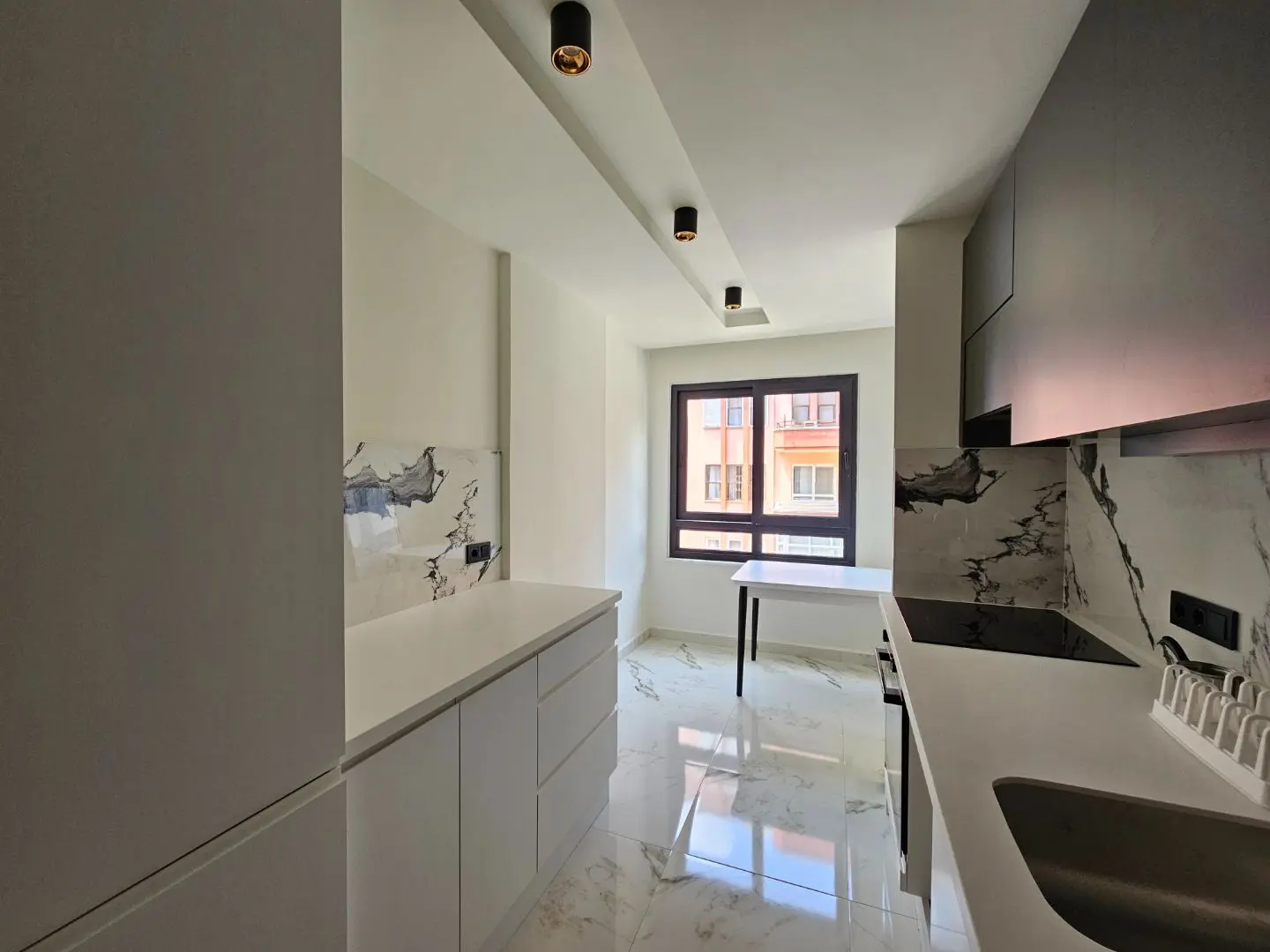 NEW AND FURNISHED 1+1 APARTMENT IN THE CENTER OF ALANYA