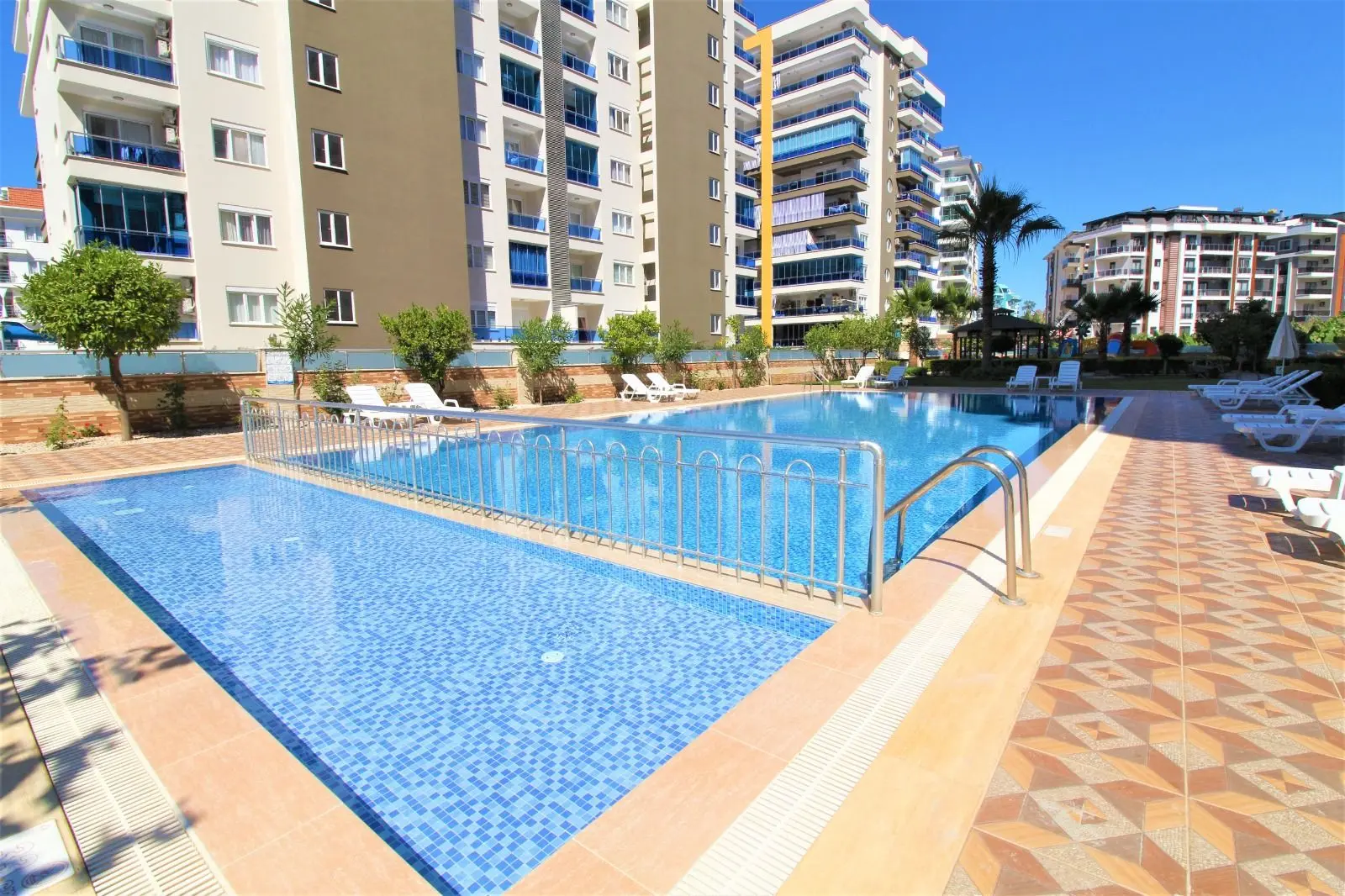 SPACIOUS 1+1 FLAT IN MAHMUTLAR, ONLY 400 M TO THE SEA