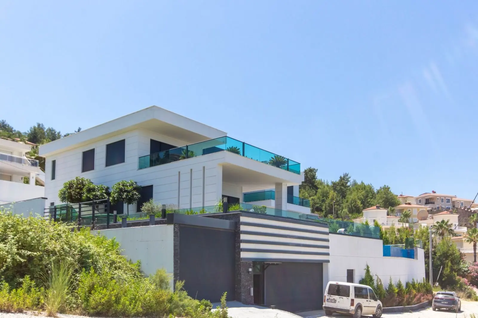 FULLY LUXURIOUS AND FURNISHED VILLA IN ALANYA KARGICAK