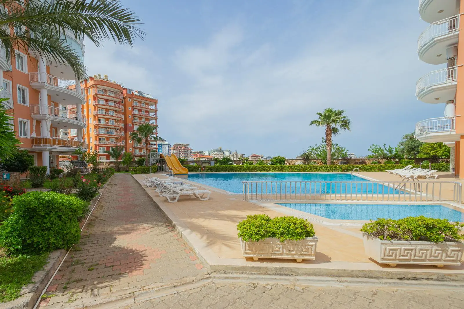 400 METERS TO THE SEA IN TOSMUR, 2+1 FURNISHED FLAT