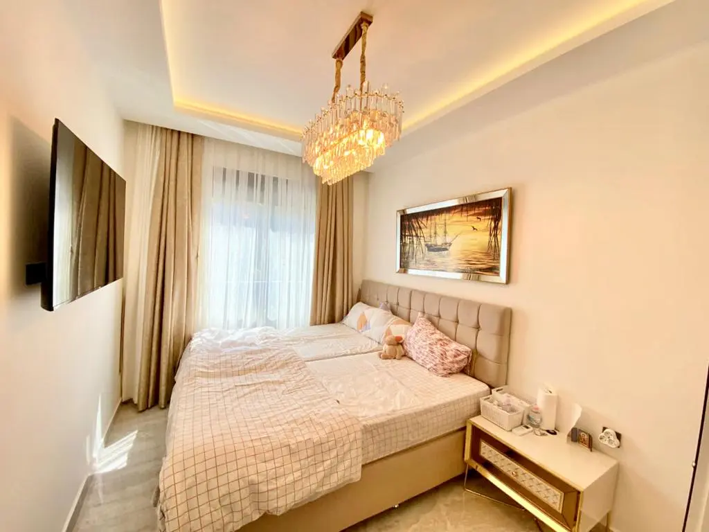 2+1 FLAT IN ALANYA CENTER, 400 METERS TO THE SEA