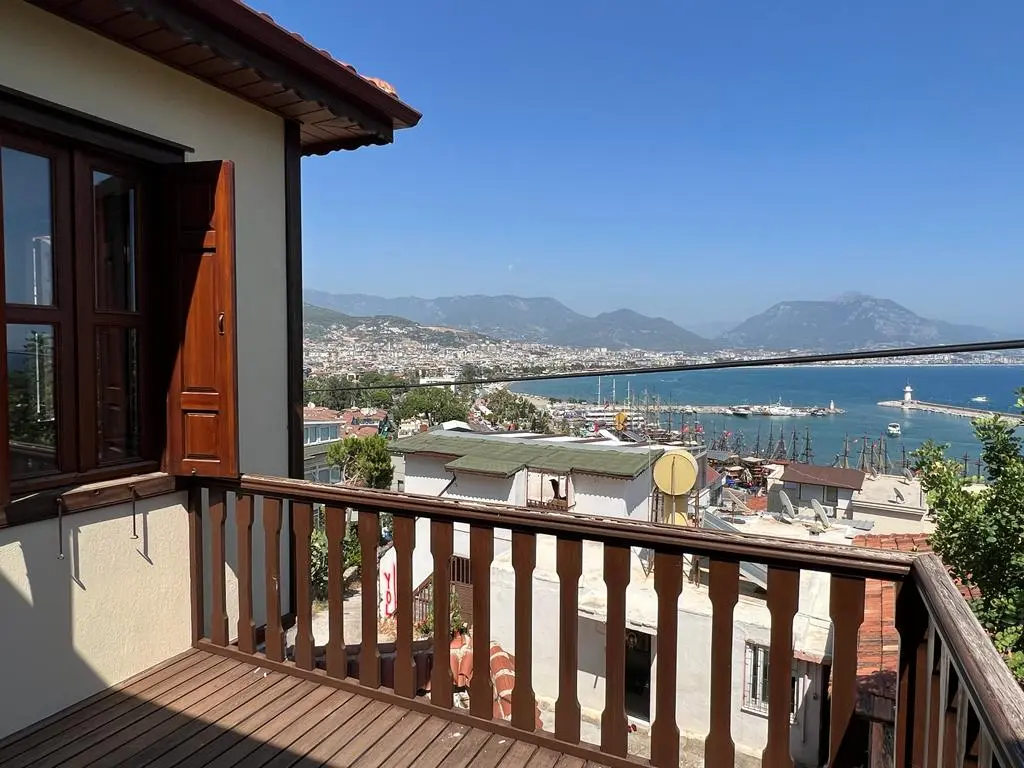 2+1 DUPLEX WITH FULL SEA VIEW, ONE OF ALANYA'S HISTORICAL HOUSES