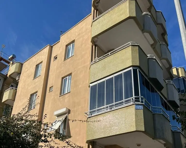 2+1 FLAT IN ALANYA CENTER, 100 METERS TO THE SEA