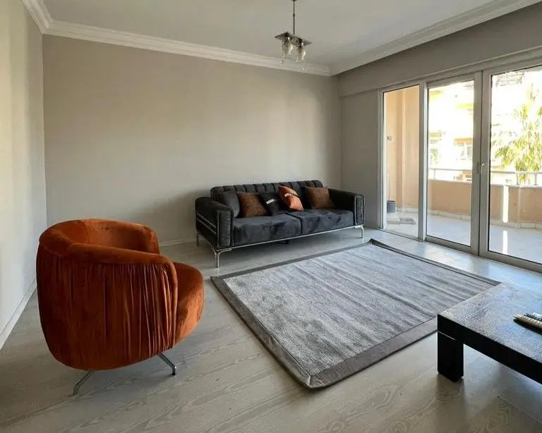 2+1 FLAT IN ALANYA CENTER, 100 METERS TO THE SEA