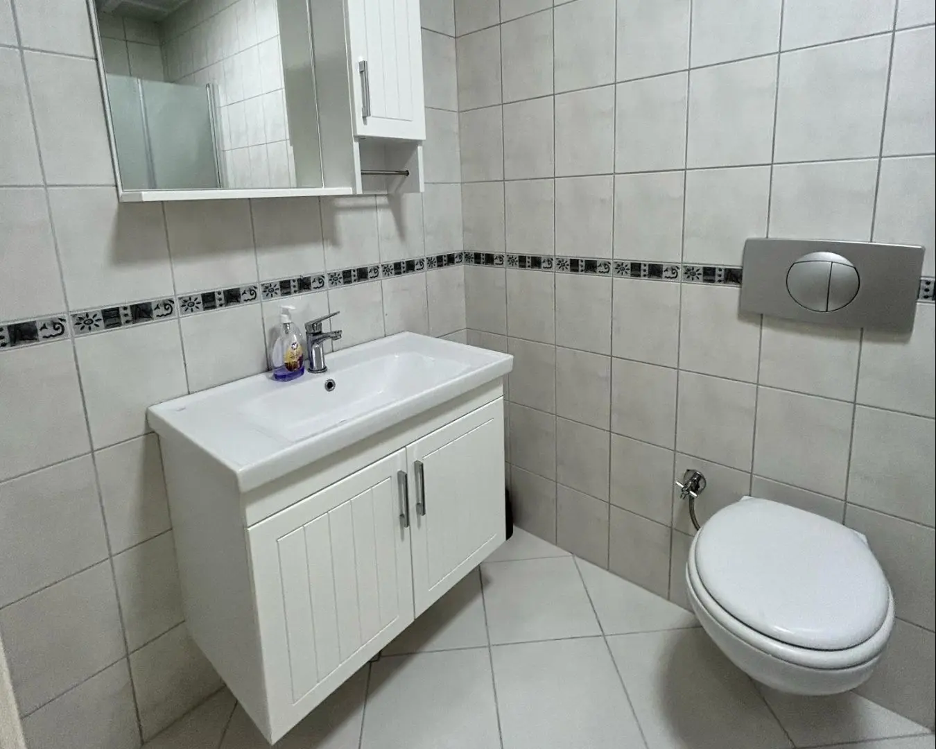 2+1 FLAT IN ALANYA CENTER, 100 METERS FROM THE SEA