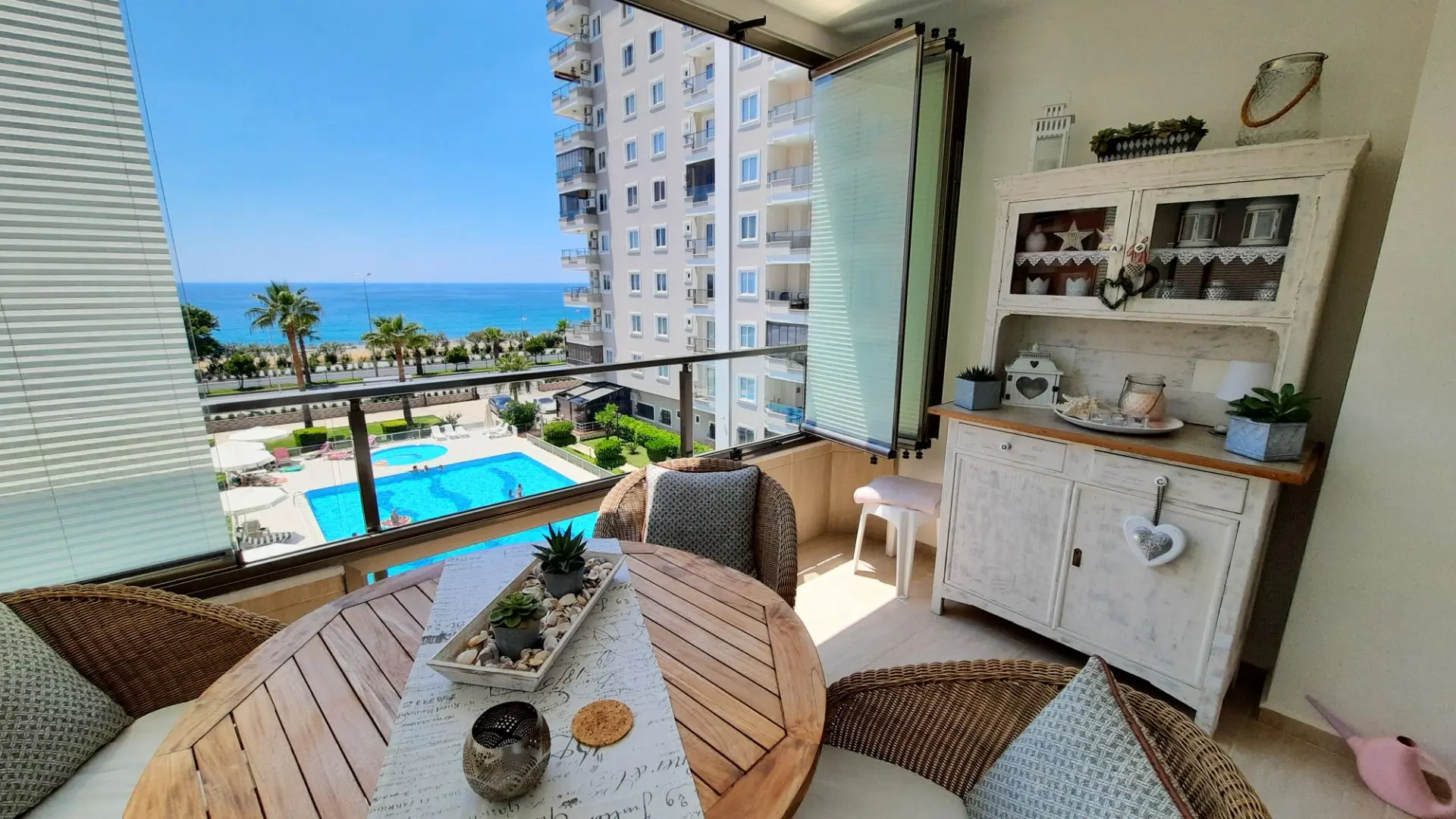 2+1 FULLY FURNISHED FLAT WITH SEA VIEW IN MAHMUTLAR